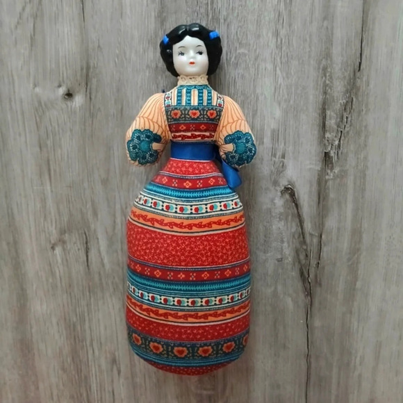 Vintage Avon American  Heirloom Porcelain Maiden Doll Circa 1981 - Picture 2 of 6